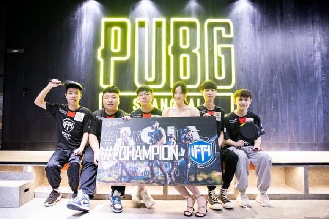 而在本届比 而在本届比