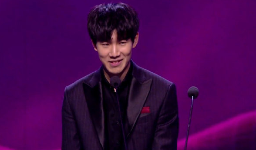 具备了与世 具备了与世