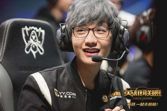 行和参与者 行和参与者